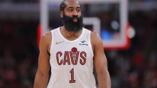 B体育-顶不住！哈登13中6拿17分 下半场仅出场8分钟