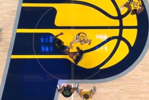 b体育官方下载-🤣笑尿！奎因中场跳球时四次提前起跳 然后最后一次没有跳