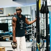 休赛期训练！库明加更新社媒 再次晒出一大波训练照和视频